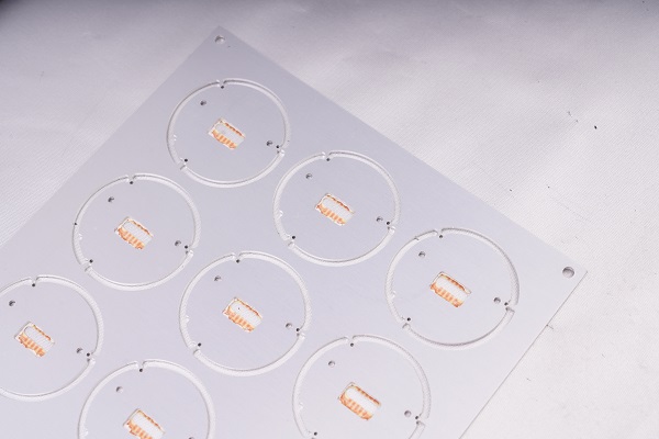 What are the Features of the Robotic Aluminum Substrate PCB?
