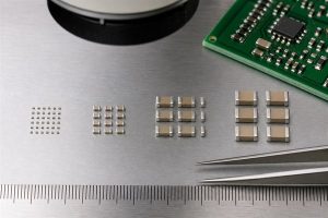 01005 component size comparison with smaller and larger passive component families