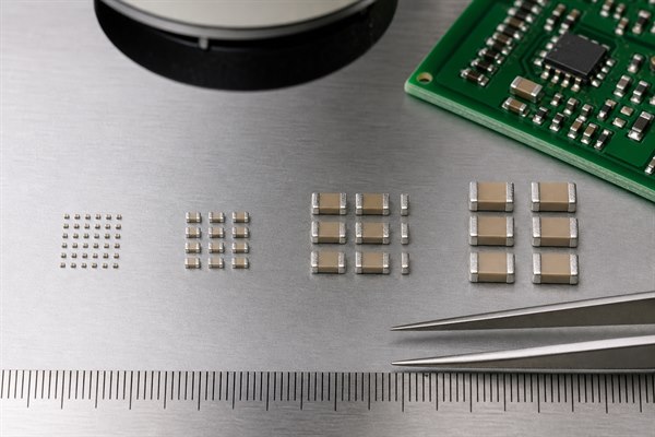 01005 component size comparison with smaller and larger passive component families