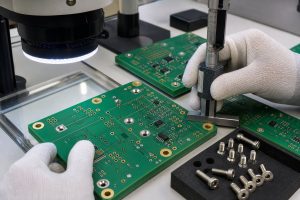 Quality inspection of countersink and counterbore PCB holes with optical measurement and depth checking