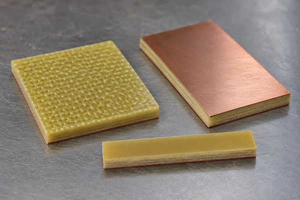 Relative Permittivity of FR4, glass weave, resin laminate, and copper-clad samples