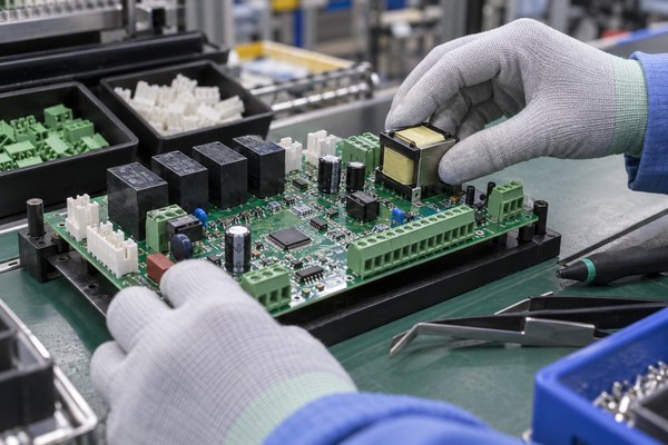 Mixed SMT and through-hole assembly of a furnace circuit board