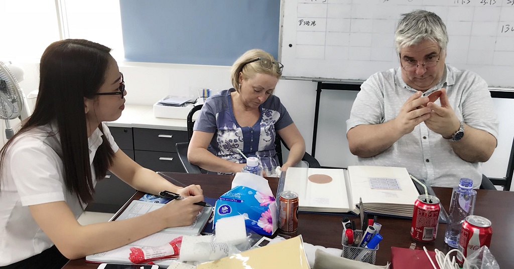 Customers see the samples in the meeting room